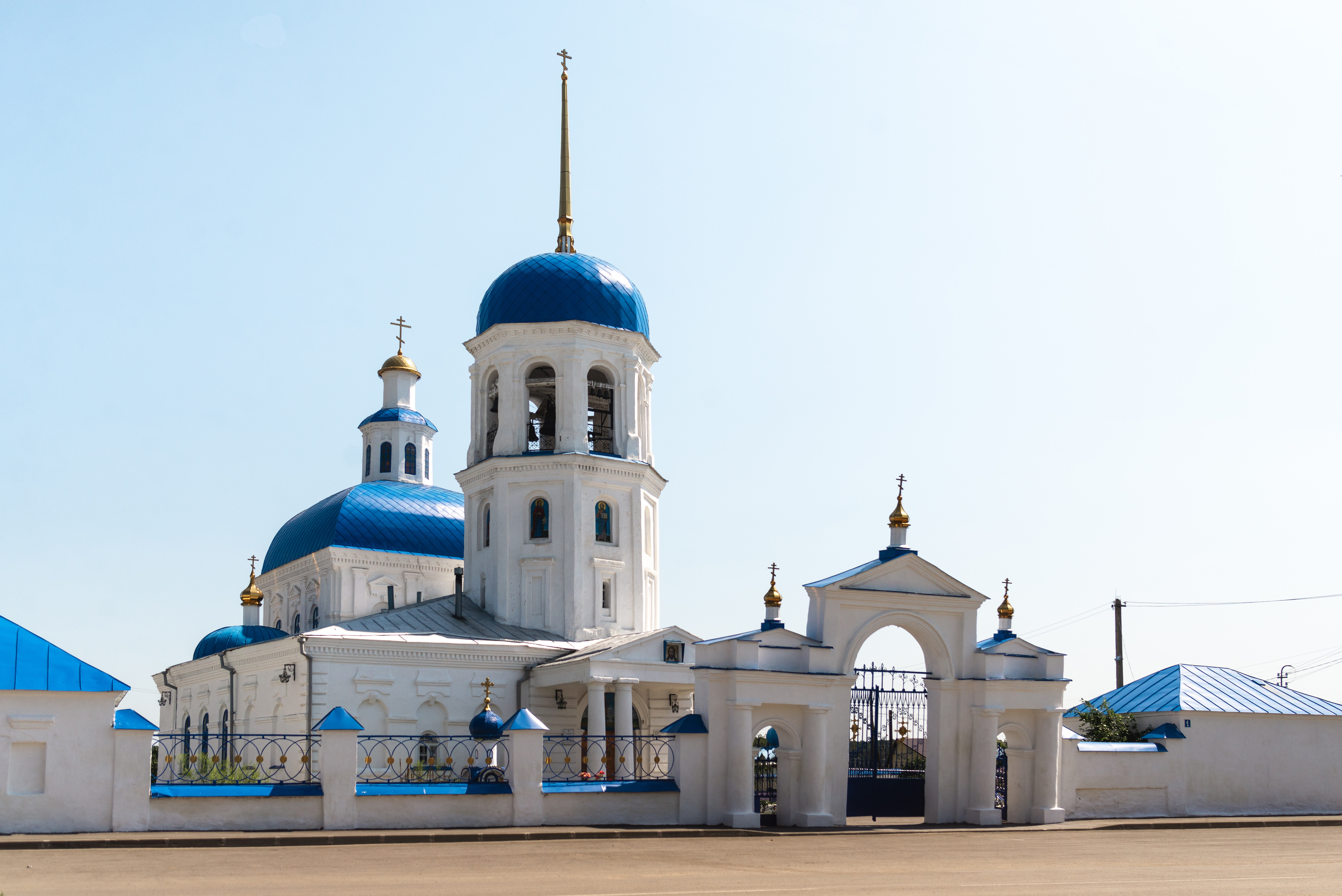 Церковь во имя Святых Первоверховных апостолов Петра и Павла.